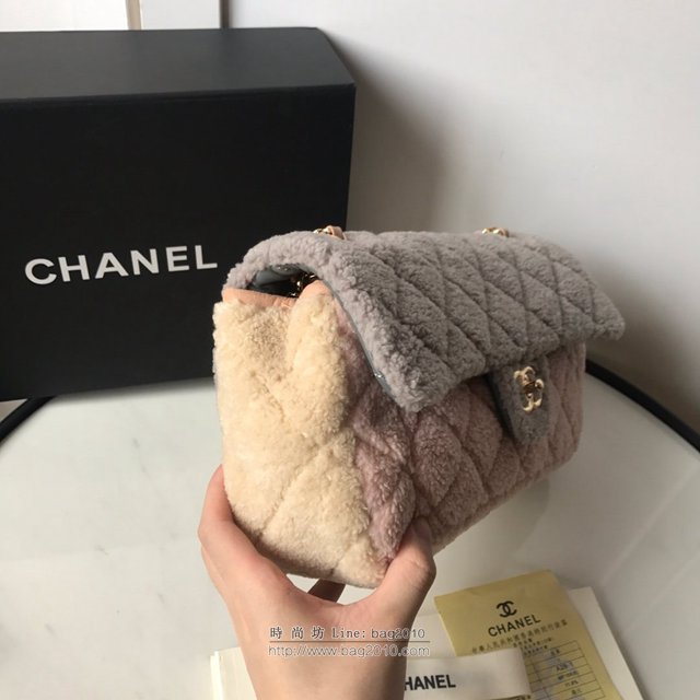 Chanel女包 19夏秋新款 雙面剪毛綿羊皮與金色金屬口蓋包 香奈兒大號單肩包 Chanel斜挎女包  djc3228